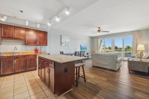 Low Floor 3BD plus Bunks Condo! Family Resort! 5 Pools! Free Beach Chair Service!