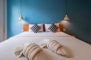 Tiya House Rooms & Cafe