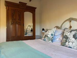 Hidden Stream Cottage