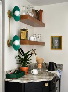 The Ell, a Historic, Luxurious 2 bed, 2 bath Private Suite in Lovell