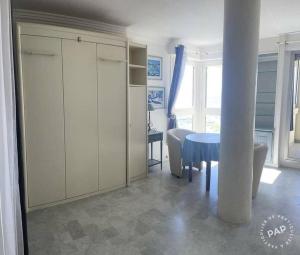 Appartements Spacieux et vue imprenable sur la mer : photos des chambres