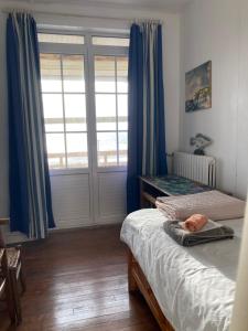 FACE A LA MER , L ARTISTE