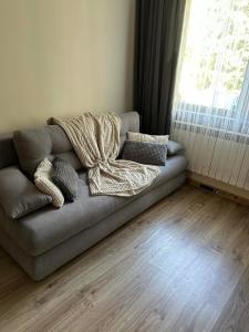 Cozy Riverside Pine Studio E5