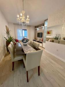 Apto 3 dorm completo - 100m Praia - Meia Praia