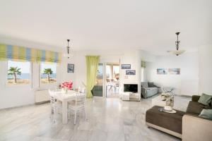 Family big apartment next to the Sea 2-5 people