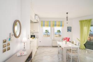 Family big apartment next to the Sea 2-5 people