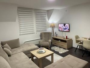 Apartment Magic snow