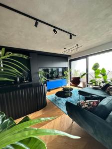 Skyline elegance with free parking