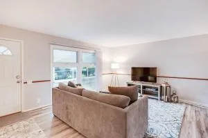 Modern Cozy Home 4 min Drive from Notre Dame - Granger