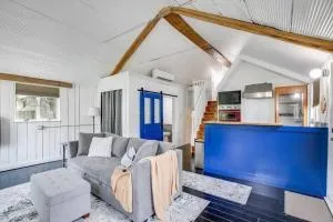 Cozy Tiny House Bungalow 7 Blocks from Campus - Orchard Heights Addition