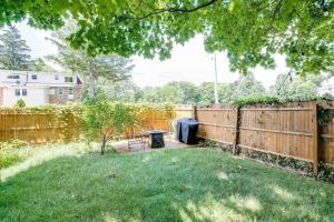 Entire Home Blocks from Notre Dame. Sleeps 8+