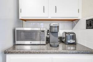 Entire Home Blocks from Notre Dame. Sleeps 8+