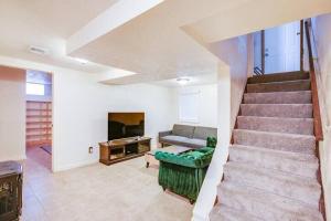 Entire Home Blocks from Notre Dame. Sleeps 8+