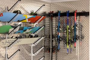 Mountain G O A T - Wood Fired Hot Tub, Pool Table, Bike Storage, Ski Drying Room, Perfect for biking or ski trips!