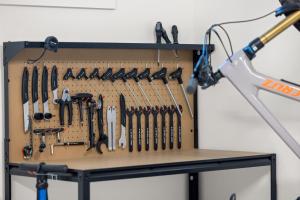 Mountain G O A T - Wood Fired Hot Tub, Pool Table, Bike Storage, Ski Drying Room, Perfect for biking or ski trips!