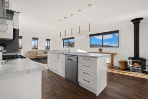 Mountain G O A T - Wood Fired Hot Tub, Pool Table, Bike Storage, Ski Drying Room, Perfect for biking or ski trips!