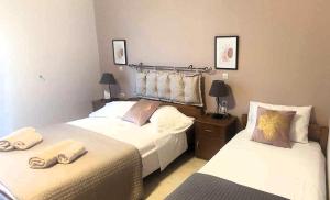 Triple Room with Balcony room in To Kallion