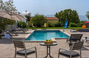 Villa Lukas with 44m2 pool in Makarska hinterland