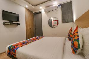 Hotel The Chaitanya Rohini sector 18 Metro station