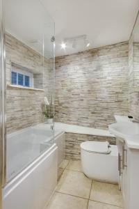 Lovely Countryside Coach Cottage - Pass the Keys