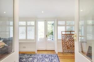 Lovely Countryside Coach Cottage - Pass the Keys