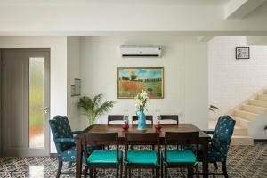 El Rocio Estate 2BHK Apartments in Assagao with Common pool, Free Parking, 8 min away from Vagator Beach by The Blue Kite