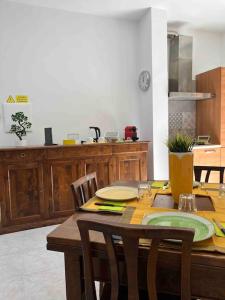 3 FERMATE DAL COLOSSEO - Casa Vacanze Elena - 50 m da METRO GARBATELLA