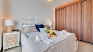 Endless Luxury At Marbella Lake Paradise