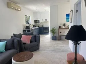 Indigo Apartment with Pool 200m to Beach - Palm Beach