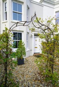 Pilots Lodge by Deal Castle with free parking