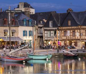 RARE - En plein milieu du PORT de ST GOUSTAN à  AURAY- Grand T2 - 50M2 -Belle Terrasse