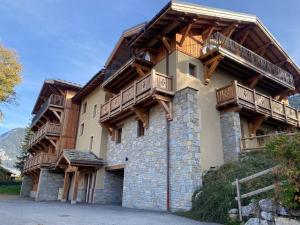 Appartement neuf à Courchevel proche des pistes, 3 chambres, dortoir, wifi, parking - FR-1-568-3
