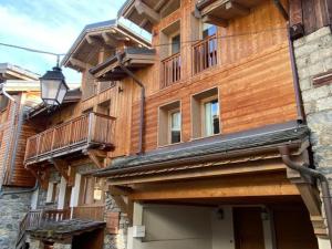 Chalets Chalet familial spacieux 360m², Courchevel Le Praz, 6 chambres pour 13 pers., proche remontees mecaniques - FR-1-568-1 : Chalet (13 Adultes)