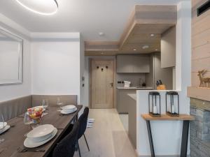 Appartement avec cheminée près du télésiège - FR-1-565-66