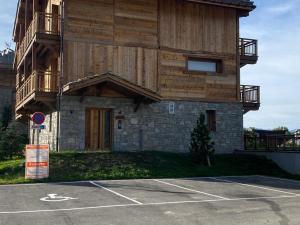 Chalets Chalet de luxe familial avec piscine et sauna, proche des pistes et commodites a Courchevel Le Praz - FR-1-568-37 : Chalet