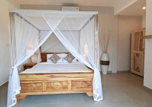 Wonderful designer villa huge garden near Samadi