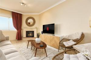 ViVi Homes - Valery Pool, Terrace & Padel