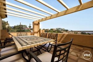 ViVi Homes - Valery Pool, Terrace & Padel