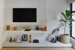 Modern Sea Point Apartment Rooftop Pool