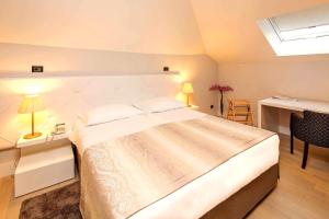 Suite room in Cornaro Hotel