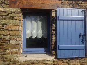 Maisons de vacances Maison en pierres au calme avec jardin proche plages et sentier cotier - FR-1-418-88 : photos des chambres