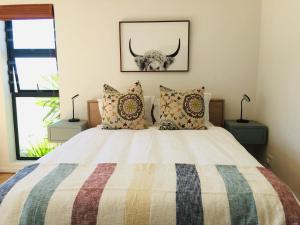 Mountain and Harbour Views - Grand Vue Cottage