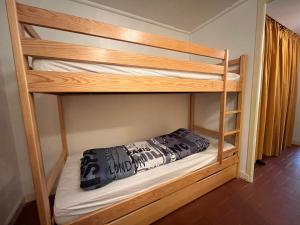 Appartements Appartement Enchastrayes, 2 pieces, 6 personnes - FR-1-165A-26 : photos des chambres