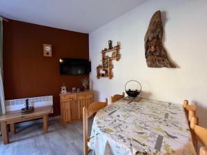 Appartements Studio Enchastrayes, 1 piece, 4 personnes - FR-1-165A-35 : photos des chambres