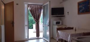 Apartment Garden (112-3)