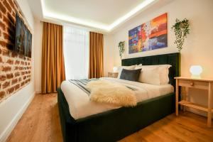 Home Away From Home - Modern & Cozy Apartments near Vibrant Unirii Area