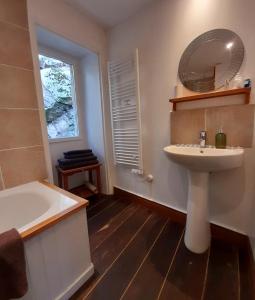B&B / Chambres d'hotes Domfront - Numero CINQ : photos des chambres