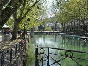 Annecy Centre - Lumineux et Spacieux Appartement 2 Pièces de 54m² pour 24 Personnes - FR-1-432-28