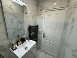 Appartements Magnifique Appartement - Mairie 18eme : photos des chambres