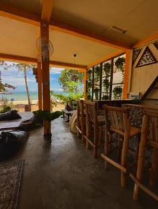 Seashell Guesthouse, bar and tattoos